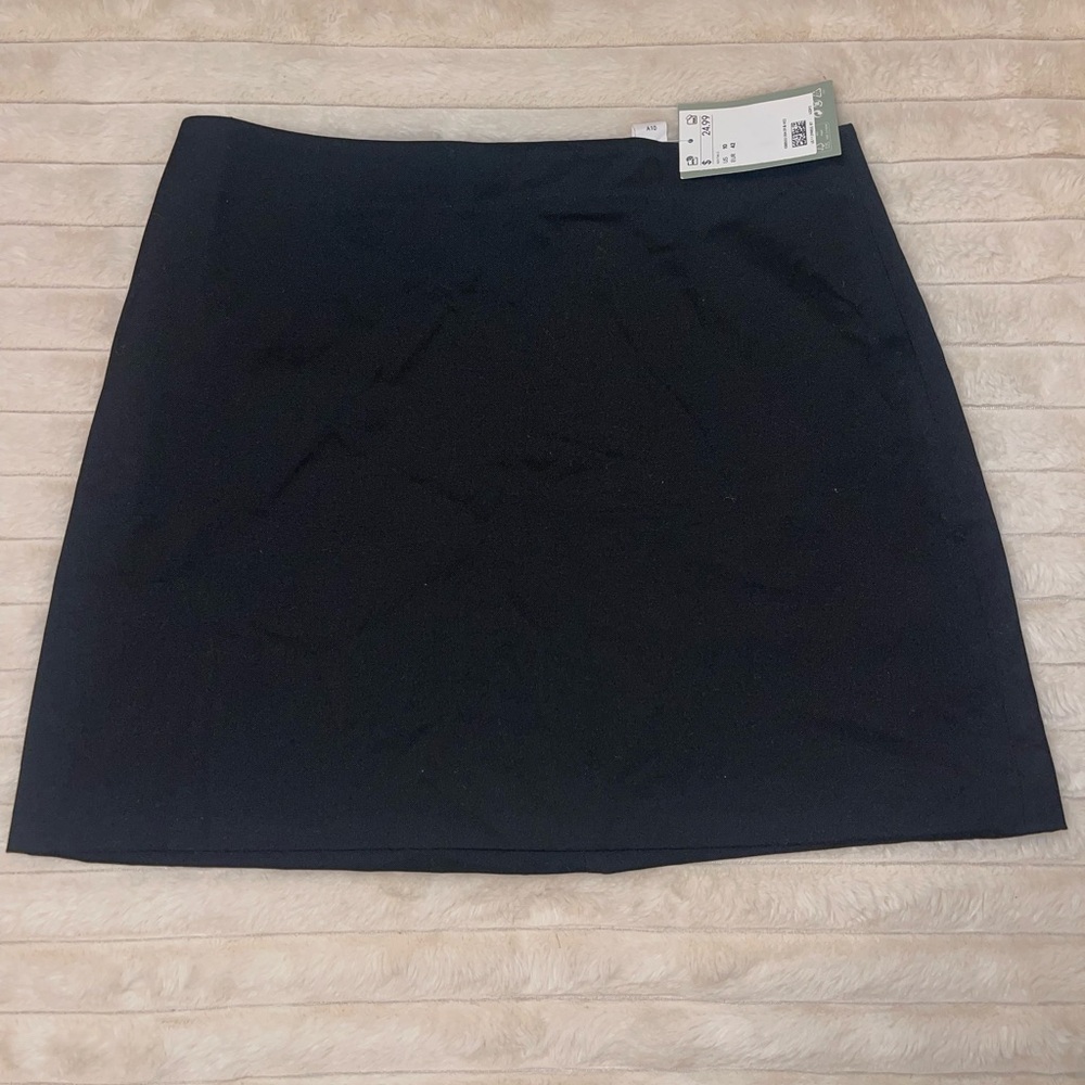 H&M Classic Black Mini Skirt